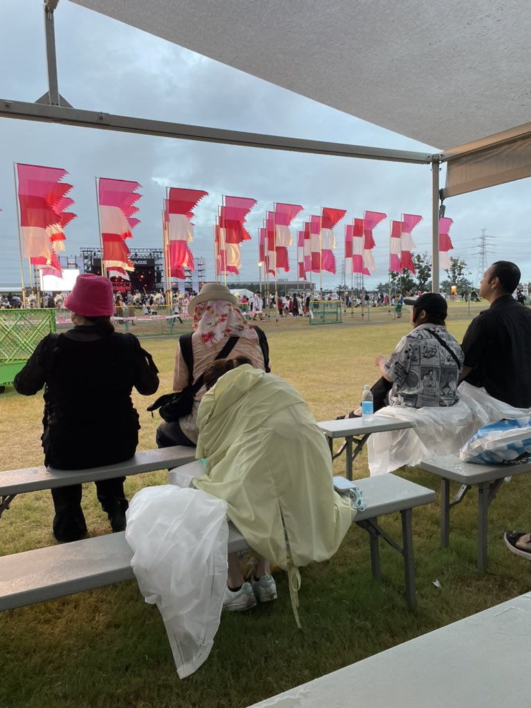HrPon7's tweet photo. ロッキンのハロコン終了✨

Juice=Juiceは雨が凄かったけどそんなの関係ないパフォーマンスで楽しかった💚

愛理ちゃんはさすが！カバーもめちゃめちゃ良かったよー♪

モーニングは優先エリア！近くて可愛くて最高！

アンジュも新体制良すぎた！

ロッキン最高！

#RIJF2023 #えりぽんかわいい https://t.co/qA48QOr0fB