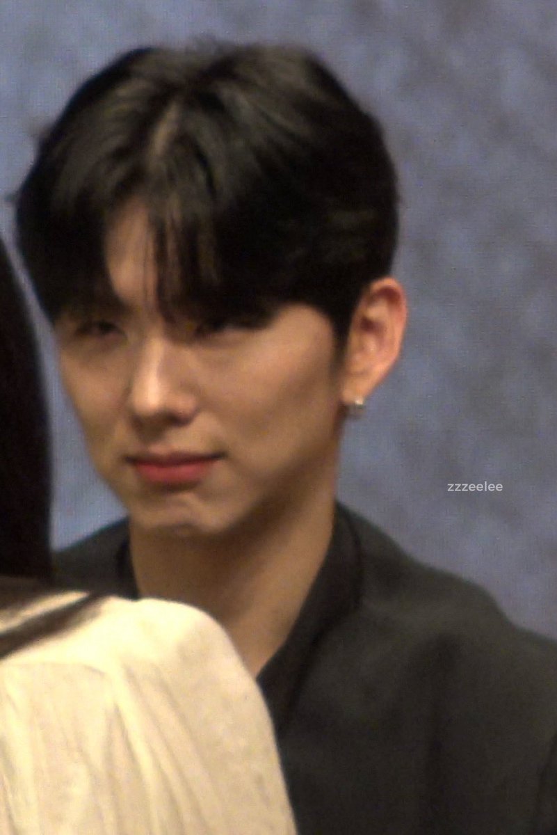 230812 11월을 담은 순간 사웨 

그의 불꽃 째림 그 이유는..?!!

#기현 #KIHYUN #몬스타엑스 #MONSTAX