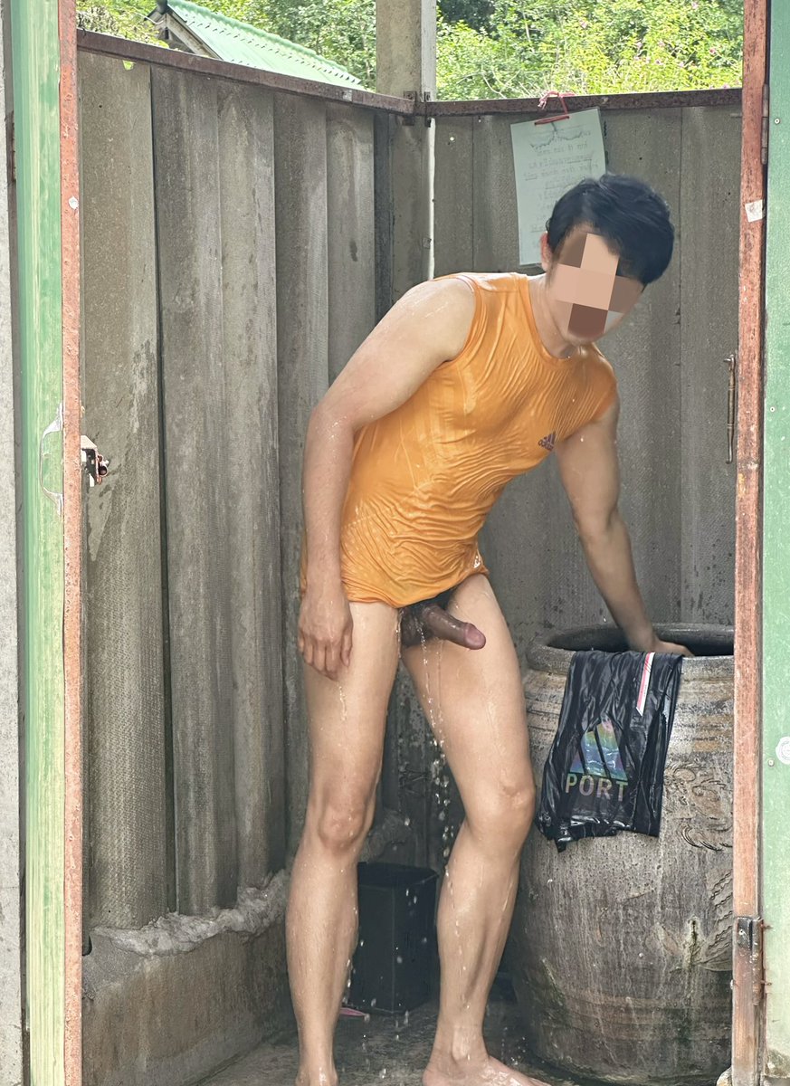 aketopkub's tweet photo. วิ่งเสร็จขออาบน้ำหน่อย  น้ำเย็นแต่...พี่อุ่นนะ https://t.co/poHZaYlKre