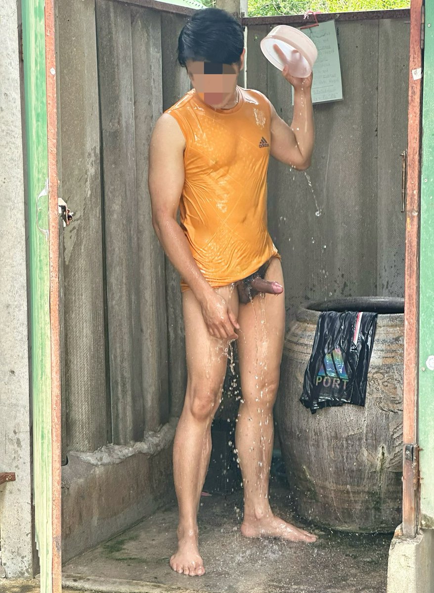 aketopkub's tweet photo. วิ่งเสร็จขออาบน้ำหน่อย  น้ำเย็นแต่...พี่อุ่นนะ https://t.co/poHZaYlKre