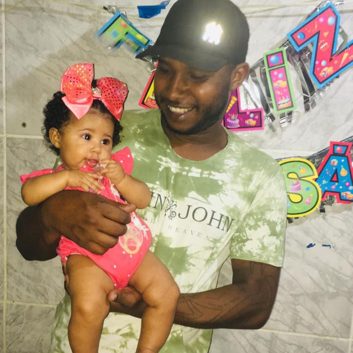 resgate0's tweet photo. Sei que hoje não será um dia fácil mais continuarei pedido a Deus forças e sabedoria para continuar 🥺 Feliz dia dos pais papai da vivian nosso eterno anjo ❤😇🥺💔🥀 https://t.co/3Mq2j3u8eI