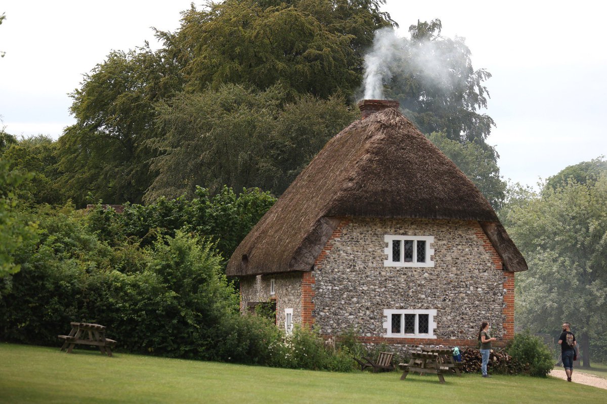 WealddownMuseum's tweet photo. Spotlight on House from Walderton...

The flint and brick exterior of this house dates from the early-mid 17th century, but inside are the remains of a medieval timber-framed building with an open hall. 

Find out more here - https://t.co/e9yH1QHIIg

#livingmuseum #history https://t.co/C6sIhhYvu1