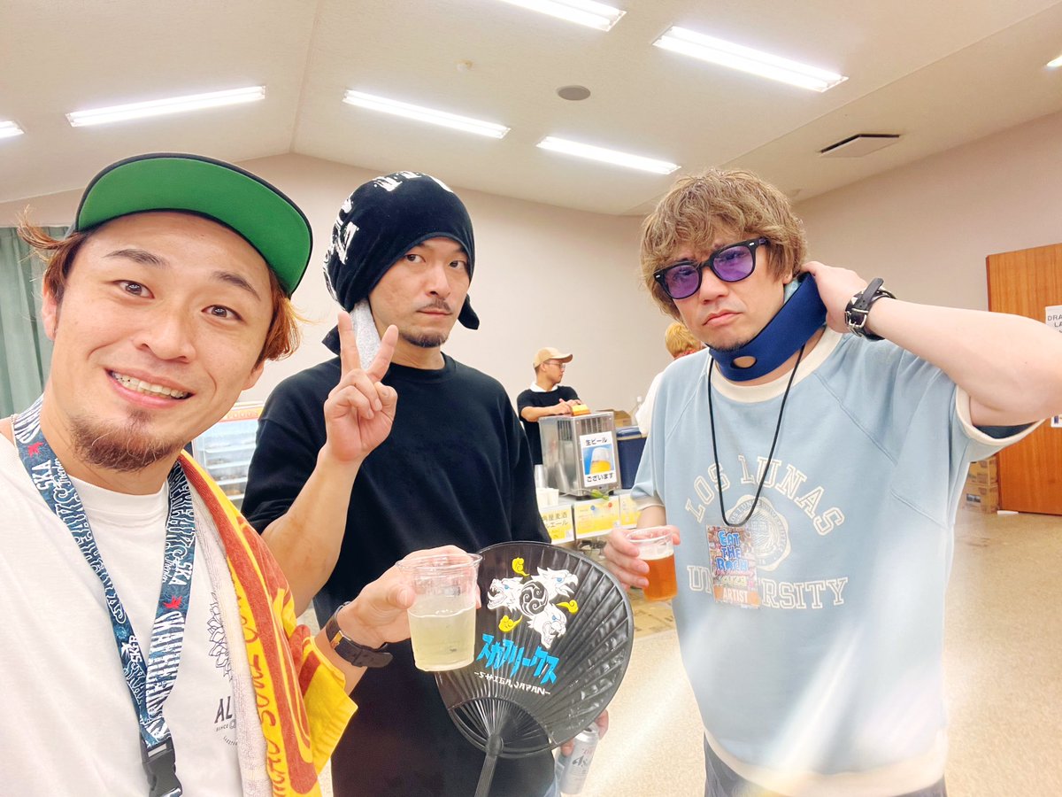 TAK_FREAKS's tweet photo. -EAT THE ROCK 2023思い出-
ずっと大好きなバズ越智くんとホスコちっくん
バズともホスコともいっぱい対バンしたい!
#SKAFREAKS
#HOTSQUALL
#BUZZTHEBEARS
#ETR23 https://t.co/zrMgt5J7dp