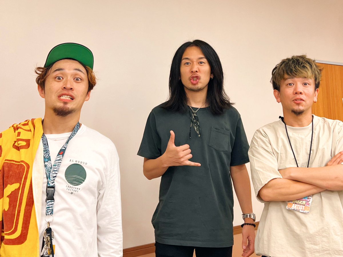 TAK_FREAKS's tweet photo. -EAT THE ROCK 2023思い出-
同い年フォト!ヘイ猪狩とサポートドラムそばちゃん!
付き合い長くなったなー
#SKAFREAKS
#HEYSMITH
#COCOROBINSON
#ETR23 https://t.co/N5z7opRkm3