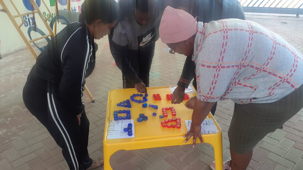 SowetoFor's tweet image. Caregivers from Ebukhosini Bezingane Day Care engaging in fun &amp;amp; playful activities during a special parents meeting on #caregiverlearningthroughplay. Seeing caregivers of all genders at play was a great sight to behold @NtataiseSA @HOPEworldwideSA #playfulparenting