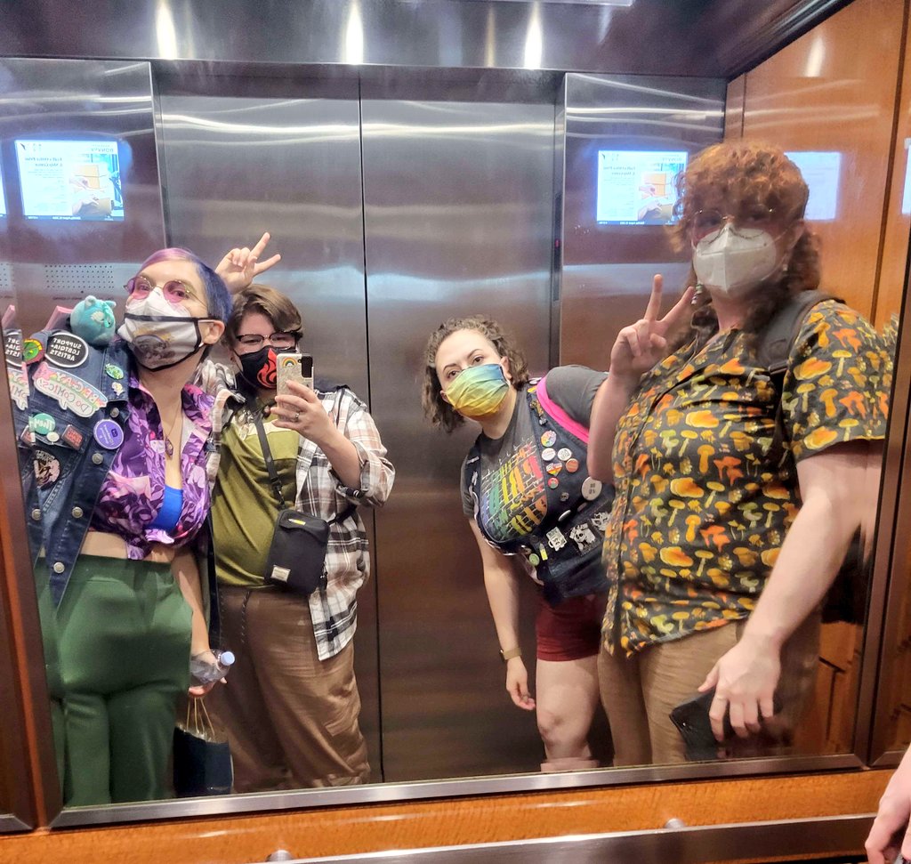 Day one of #FlameCon2023 ! @AlexDesignsIt <a href="/mikeymelly/">Michael 🌠</a> <a href="/vermillionvex/">🍁🍂 Vex 🍂🍁 TOH Spoilers!!</a> - ty for taking this journey with me! <3 💚💙💚