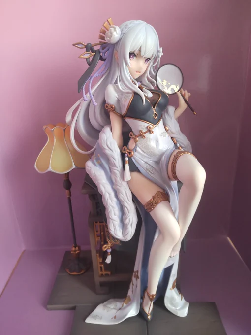 買ってたエミリアのフィギュア届いた。可愛い…顔が良い…