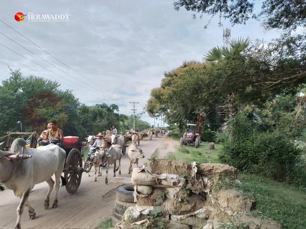 YeSoe91920267's tweet image. Terrorist military set ablaze on Thakut Tanae village, #Budalin Township, #Sagaing Region, till the morning today  started from Aug 12 at about 5:30 p.m, thousands of local people have to be fleeing, known from locals.
#2023Aug13Coup
#WarCrimesOfJunta
#WhatsHappeningInMyanmar
