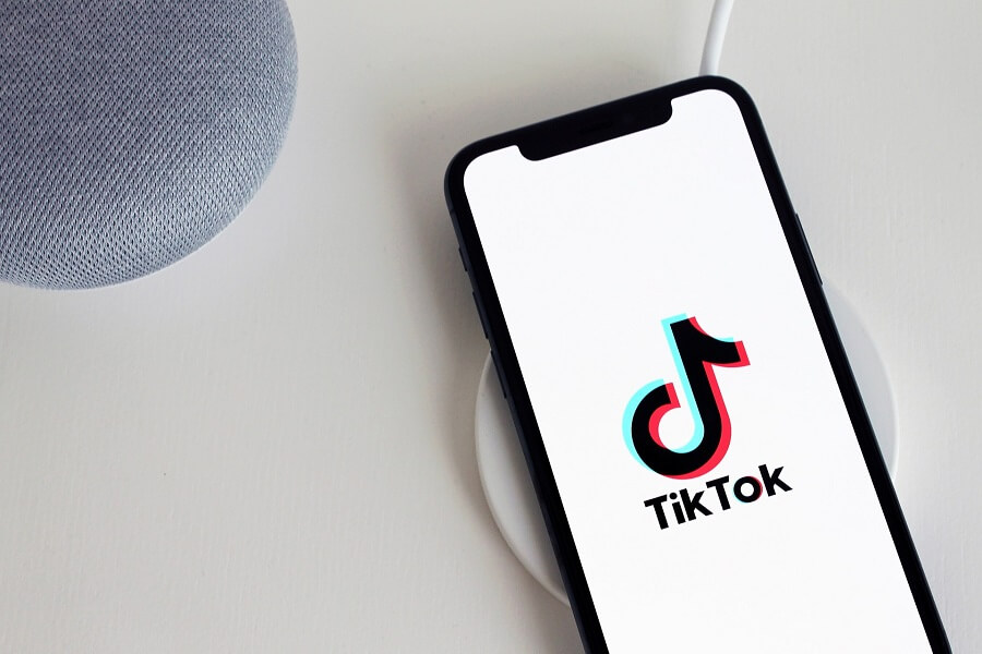 webdesign_ms's tweet image. #TikTok, eine Tochtergesellschaft von #ByteDance, hat sich zu einem weltweiten Phänomen entwickelt, mit einem Umsatz von über 34 Milliarden US-Dollar. Die Plattform fördert #Kreativität, steht aber auch im Mittelpunkt von #Datenschutzbedenken 
ms-office-training.de/tiktok-ein-pha…