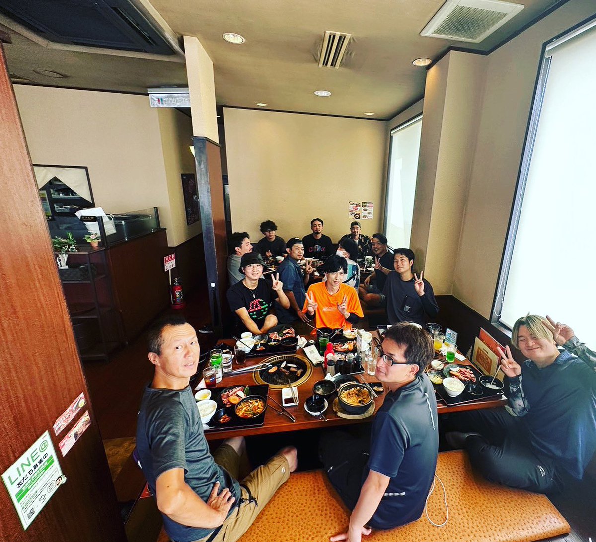 arkcrew777's tweet photo. 本日は計画停電のため予定の半数が午後からに。
このチャンスを使って昼食会を開かせてもらいました
みんなで食べるご飯は楽しい
参加出来なかった方もいるので、機会があればまた〇〇会を開いていきたいと思います

#arkcrew #アーククルー #軽貨物 #焼肉ランチ #意見交換 #いつも暑い中ご苦労様です https://t.co/PWssHWSgNR