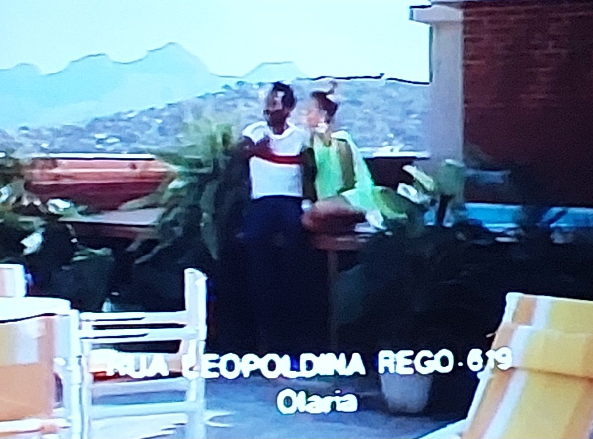jeffersonbruner's tweet photo. Xuxa e Pelé vendendo apartamento em Olaria. Kkkk!!!! #xuxa #xuxadoc https://t.co/lk1uaiG1DX