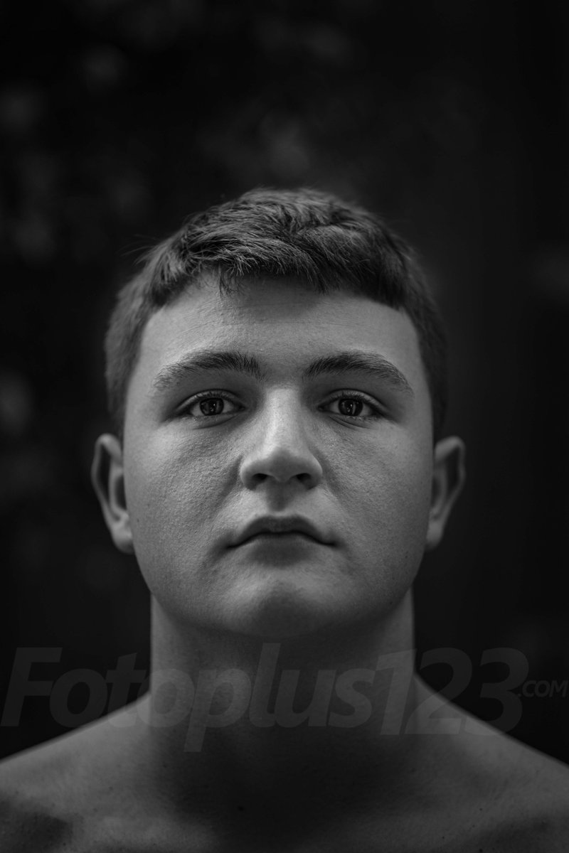 Fotoplus123's tweet image. 📸👦 Captura retratos y cuenta historias únicas. Son una oportunidad para conectar con tus sujetos y capturar su personalidad. Comunica con tus modelos para que se sientan cómodos frente a la cámara. #FotografíaDeRetrato #RetratosConAlma #RetratosAuténticos #fotoplus123