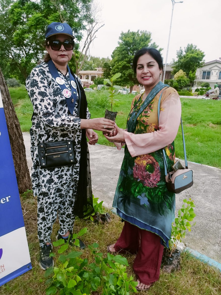 Mrsqureshi10's tweet photo. Alhumdulilah we did 1st project of 23-24.Namely #TreePlantation,V planted 38plants of #ChinaTeli,#SukhChain Tree۔Members enjoyed sowing the saplings&amp; watered them.V r really honoured۔Thanku everyone 4 taking out time 4m yr busy schedule 4 #greenerPakistan
#PakistanZindabad https://t.co/ZLDj46HaEx