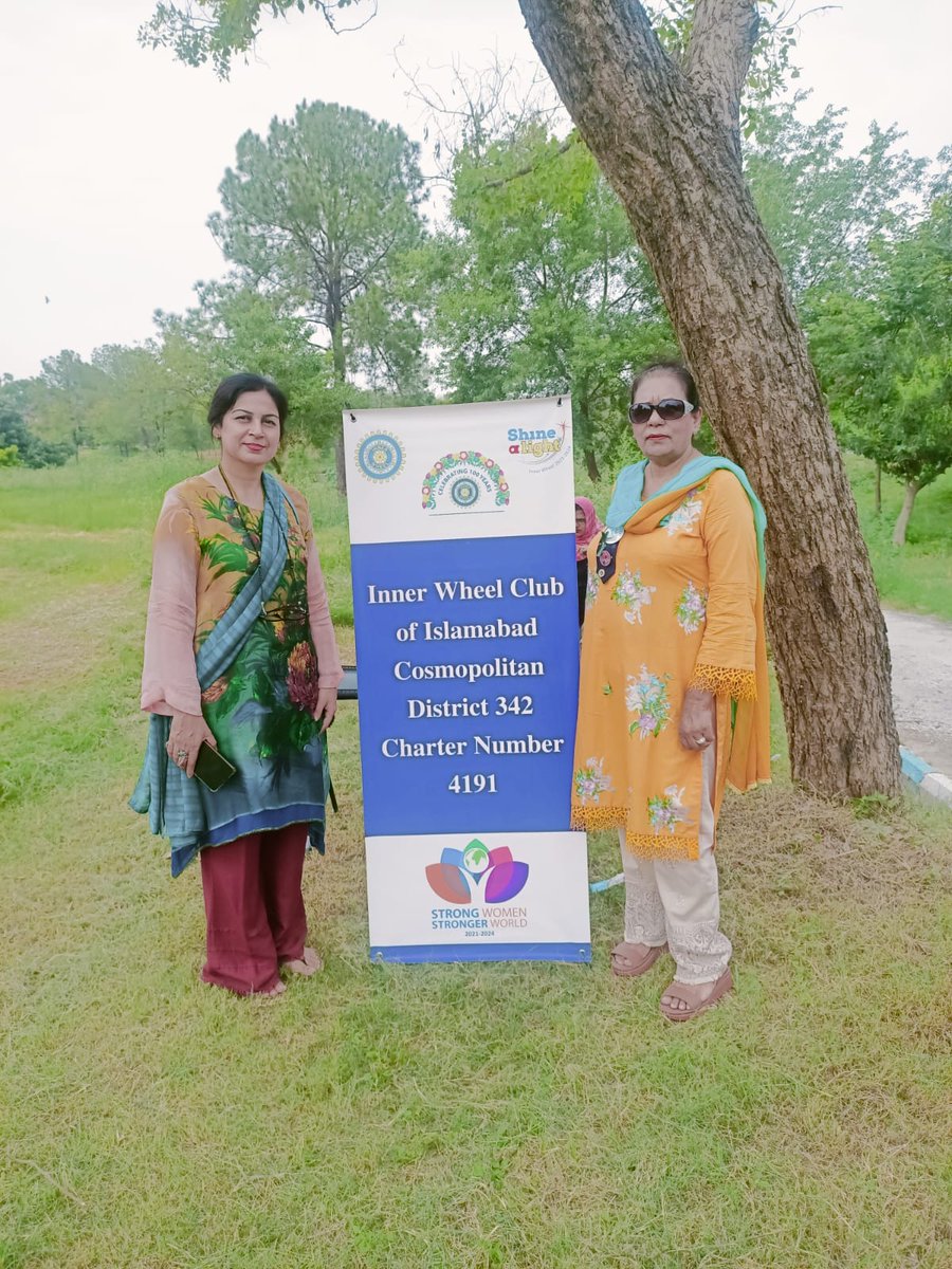 Mrsqureshi10's tweet photo. Alhumdulilah we did 1st project of 23-24.Namely #TreePlantation,V planted 38plants of #ChinaTeli,#SukhChain Tree۔Members enjoyed sowing the saplings&amp; watered them.V r really honoured۔Thanku everyone 4 taking out time 4m yr busy schedule 4 #greenerPakistan
#PakistanZindabad https://t.co/ZLDj46HaEx