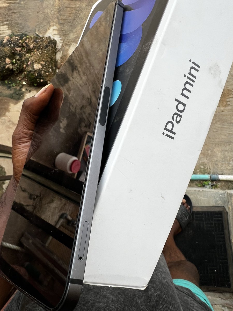 iamvecthor's tweet photo. I have this iPad mini 6 for sale >> it’s coming with pouch worth 25k and screen protector worth 10k.. 256gb memory and it’s rarely used .. clean pa! I’m selling 280k only.. 

Available in Lagos / Akure
My customer can be on ur timeline kindly RT 🙌🏻🔌 https://t.co/uQKX1ed8Lz