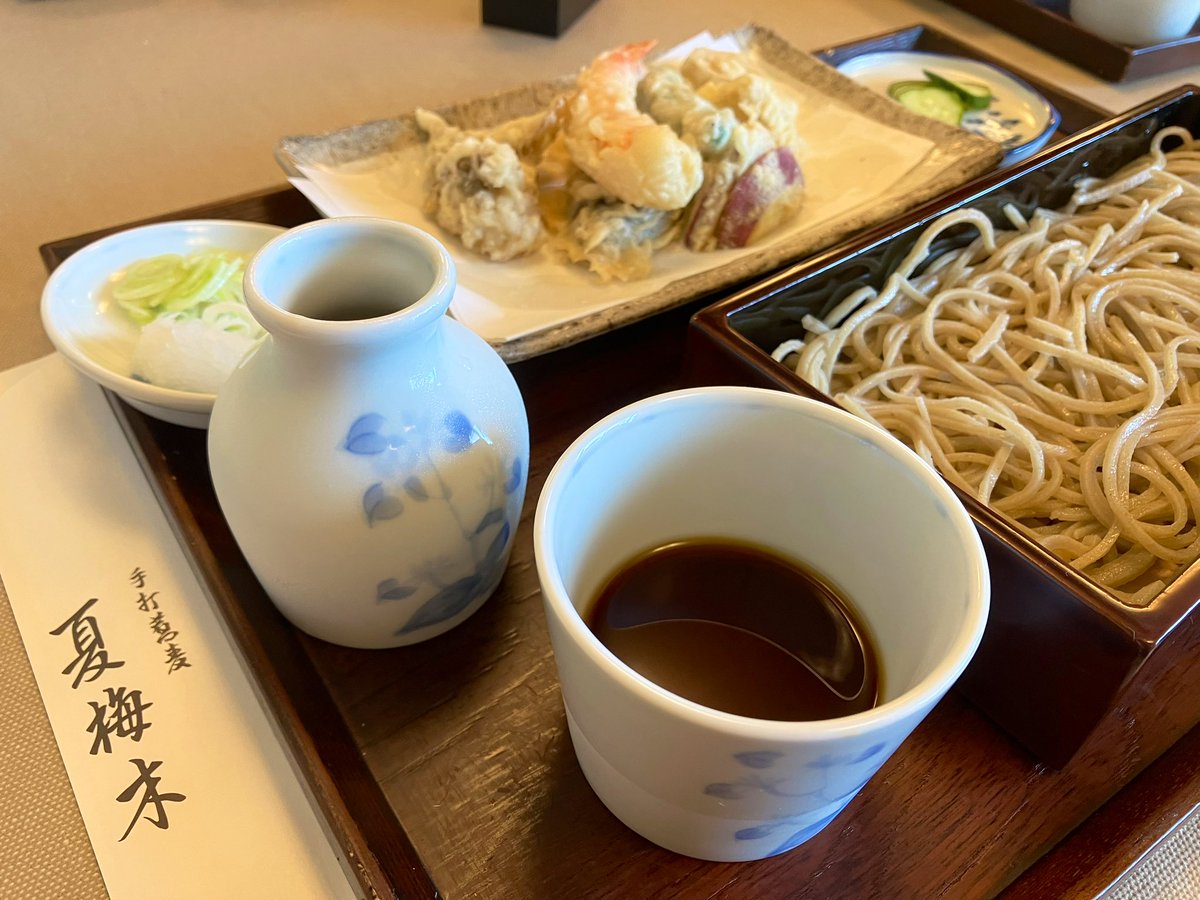 d_6nd's tweet photo. #夏梅木
十割、九割を選べる蕎麦屋さん
野菜自体のうまさが際立つ揚げたての天ぷらを頬張りながら、待つせいろ。
その時間がたまらん。
夏の週末を最高にするそば。
#金土日営業
#三島市観光アンバサダー
https://t.co/kc5ajxlvNe https://t.co/Q1JzLUZvSK