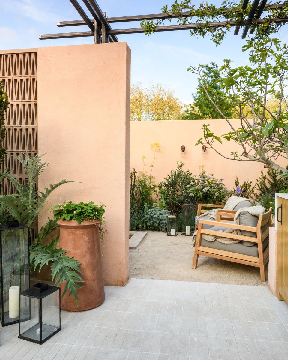 ArtisansDevizes's tweet image. Take us back to the RHS Chelsea Flower Show where Garden Club London created a beautiful outdoor kitchen with our fabricated Taj Mahal marble. A beautiful, social space that earned designer Filippo Dester a silver show medal. 

Photographer: Jason Ingram 
@gardenslondon