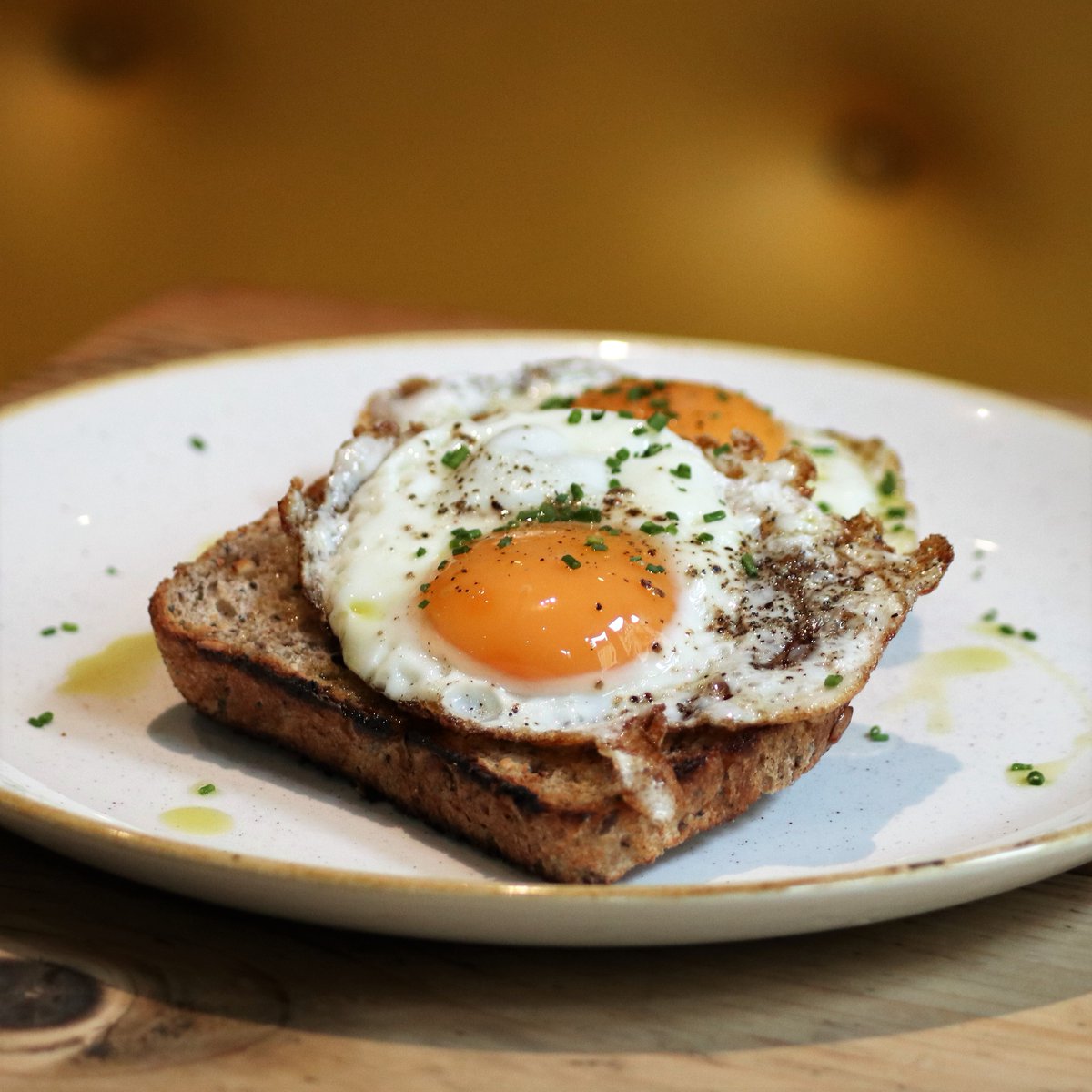 greencafeludlow's tweet photo. How do you like your eggs? 🍳

Poached, fried, scrambled, over-easy, well-done, runny... whatever you decide, they'll always be made with our local and free-range, golden-yolked Hollowdene hens' eggs.

Served every morning from 9-11:30 in Shrewsbury and Ludlow. https://t.co/XhUqLgRIuF