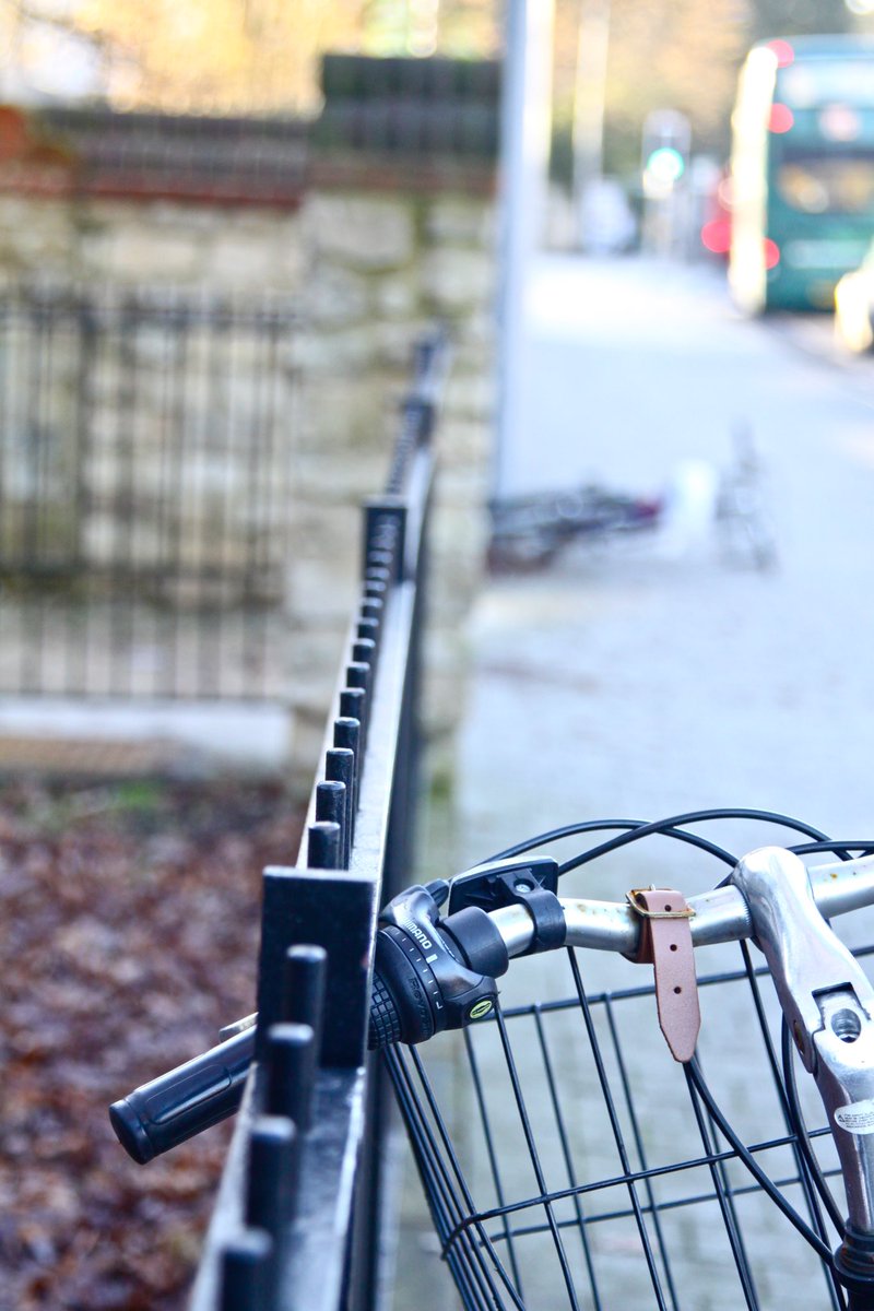 چند قدم جلوتر بود، كه مرُد!