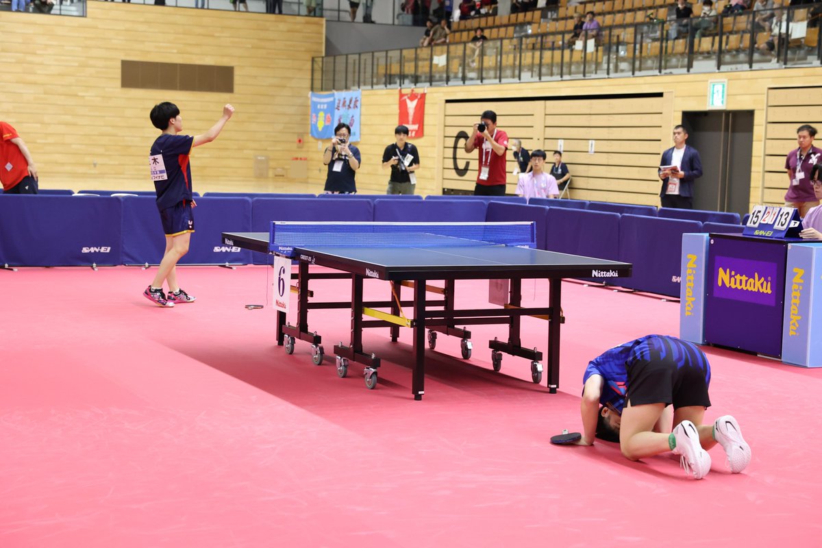 Rallys_pingpong's tweet photo. #インターハイ2023

男子シングルス決勝終了後の様子📷
お互いを称え合いました👏 https://t.co/cgg6RzUikt