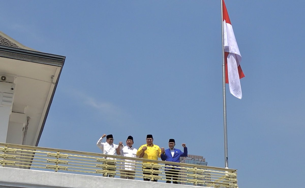 ZUL_Hasan's tweet photo. Museum Perumusan Naskah Proklamasi. Tempat bersejarah untuk hari yang juga bersejarah

Bismillah, kolaborasi @Gerindra @golkar_id, @Official_PAN, dan @DPP_PKB siap berjuang bersama-sama mendukung Pak @prabowo sebagai Calon Presiden RI periode 2024-2029. https://t.co/vJvxzd9BLy