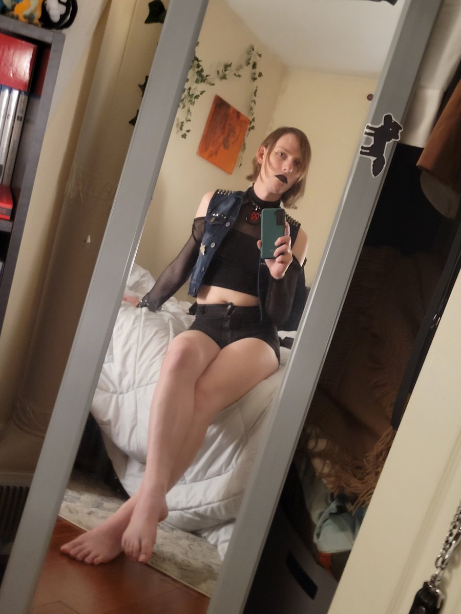 GoodDoeGoneBad's tweet photo. This woman *will* let you call it Mom; you just need to kneel and bark for me, sweetie~ https://t.co/kAsQhOgkfz