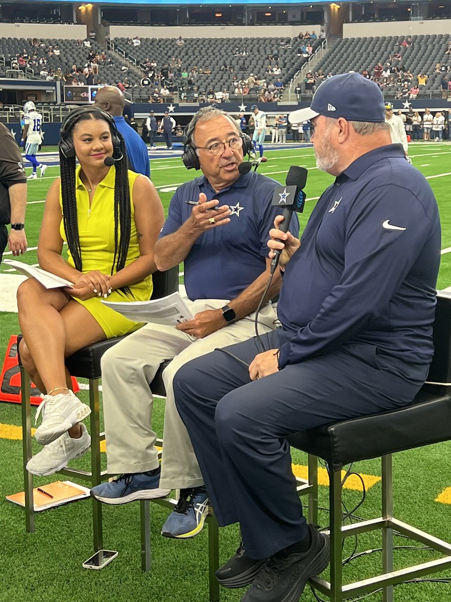 _HaileySutton's tweet photo. anyways. today was unreal. i had my parents in the stands watching me sideline my first NFL game for the best team in the world. It doesn’t get any better. Grateful is an understatement 💙🏈🤞🏽✨🎤📺 https://t.co/omslIExefd