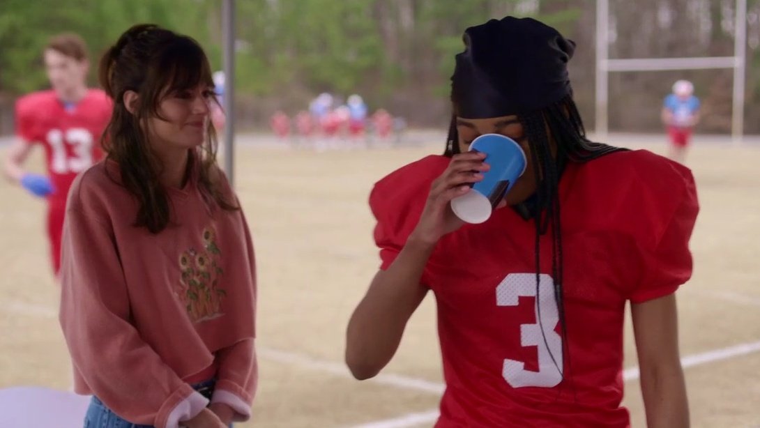 _allthelilies's tweet photo. there's a cute little cliche sapphic movie for y'all called gridiron grind. it's about a guarded high school female football player fights sexism, sibling rivalry, and self-acceptance on and and off the field who has a crush on the team's pre-pre med girl https://t.co/iOQejY6vC6