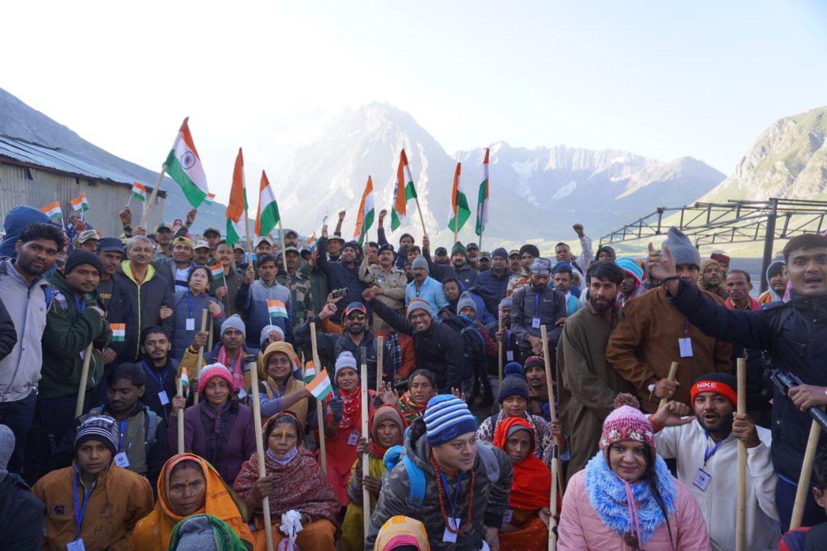 Thakurss111's tweet photo. Today, a heartwarming series of events as part of the #MeriMaatiMeraDesh campaign marked a patriotic spectacle at #Panchtarni Base Camp. #TirangaRally on foot and horseback, #SelfieWithTiranga, #SelfieWithMaati and #PanchPranPledge with participation across civil & security agencies, pilgrims & stakeholders, echoed unity, pride and gratitude!

#VeeronKaVandan
#HarGharTiranga
#ShriAmarnathJiYatra2023 
#AzadiKaAmritMahotsav
#IndependenceDayCelebrations

@AmritMahotsav
@MMMD_2023 
@ShriSasb
@nyksindia
@mygovindia
@PMOIndia @HMOIndia
@ShriSasb
@OfficeOfLGJandK
 @MinOfCultureGoI @diprjk @DDNewslive
@DrJitendraSingh
@htTweets 
@HindustanTimes
@JmuKmrPolice 
@nitishwarKumar
@diprjk 
@DivComKash 
@dr_piyushsingla 
@SyedAbidShah 
@listenshahid 
@mingasherpa 
@AnupSoniIFS
@KashmirAhead 
@vishesh_jk 
@JmuKmrPolice 
@mussarat_zia 
@justcsachin 
@sujitpchauhan 
@ddnews_jammu 
@ManhasYougal 
@udhadm 
@dcramban 
@AbhishekOfficl
@adgpi 
@NDRFHQ 
@ITBP_official
