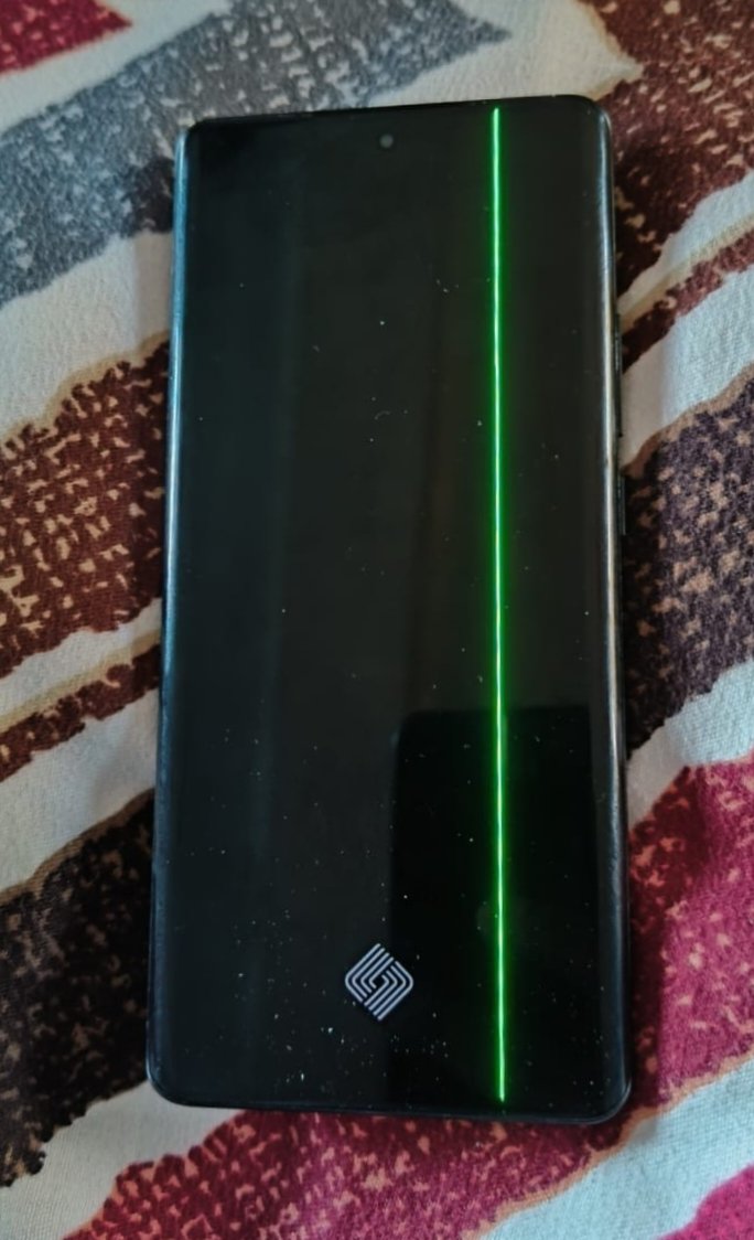 Rohangupta5527's tweet photo. Dear @Vivo_India my #vivox70pro got a green line on screen after a software update, there is no physical damage to the screen or phone, pls Give Solution like #oneplus 
#vivo #vivox70pro #vivogreenline #greenline #screen
#softwareupdatebug https://t.co/kqAbeHtmS1