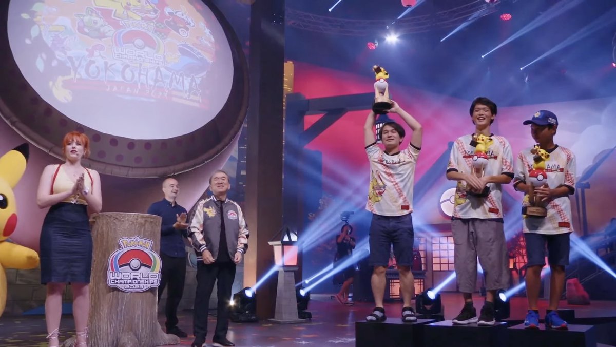 Congratulations to this year's #PokemonWorlds VGC Champions!

🇯🇵 Sora Ebisawa
🇯🇵 Tomoya Ogawa (<a href="/gyakuba_Regice/">スタンドイン</a>)
🇯🇵 Shohei Kimura (<a href="/zeen172M/">じーん</a>)

#PlayPokémon