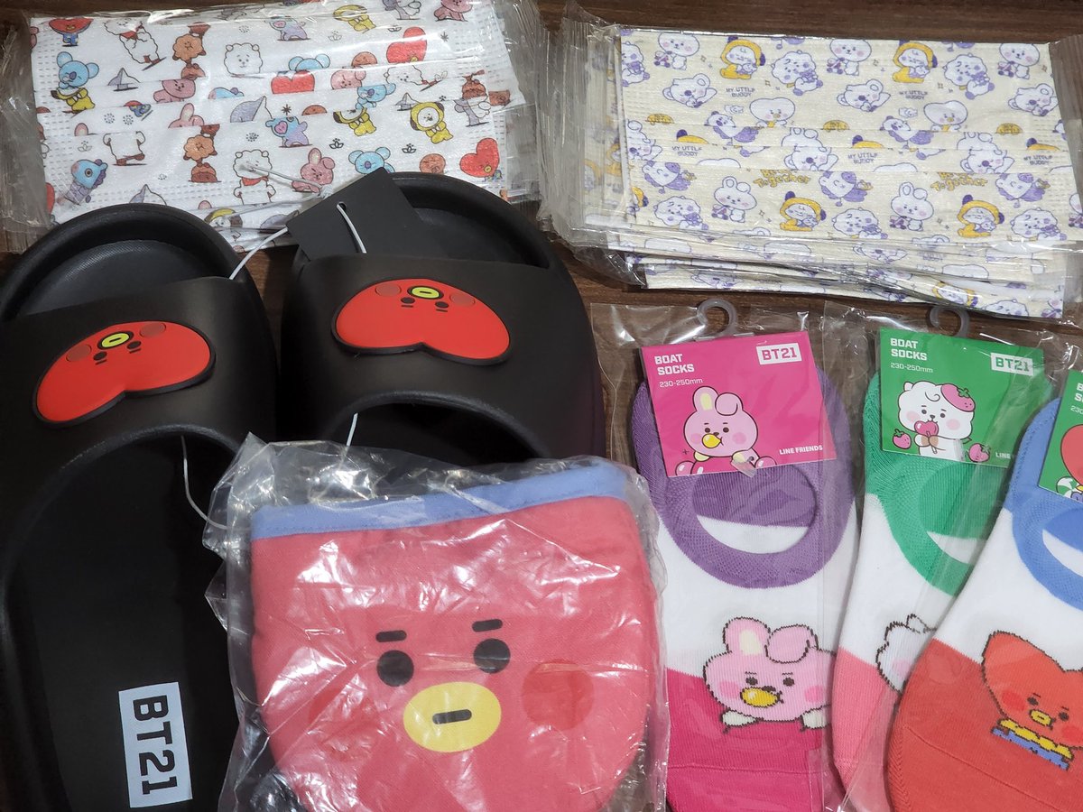 _iFALLsoDEEP_'s tweet photo. wait.. i was able to get the black tata. 

with other essentials. lol. https://t.co/l5QmTdZskG