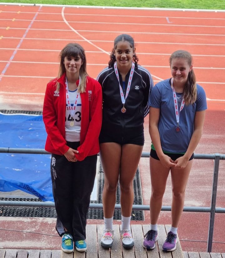 As a Year 1 U15, I'm really pleased with silver in the shot at the South of England Champs yesterday. And a big PB solidifying my ability to throw 12m+ 🔥