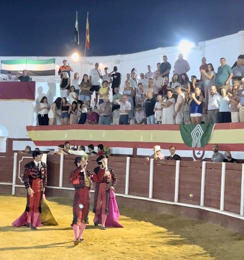 🔴 Dos orejas para Kevin Loyo en Cabeza la Vaca.

Nuestro alumno desorejó al quinto de San Pelayo en la clase práctica celebrada en la localidad pacense.