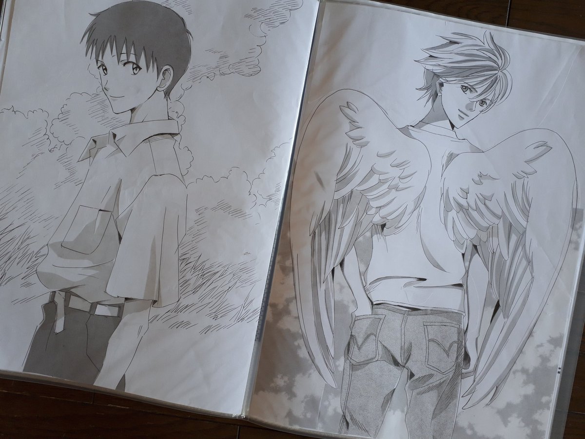 この夏休みにアナログ絵原画をファイルして整理中だけど、ほとんどでっかいA3用紙に描いてるから保管場所取って大変…こんなファイルがもう20冊位たまってる😂