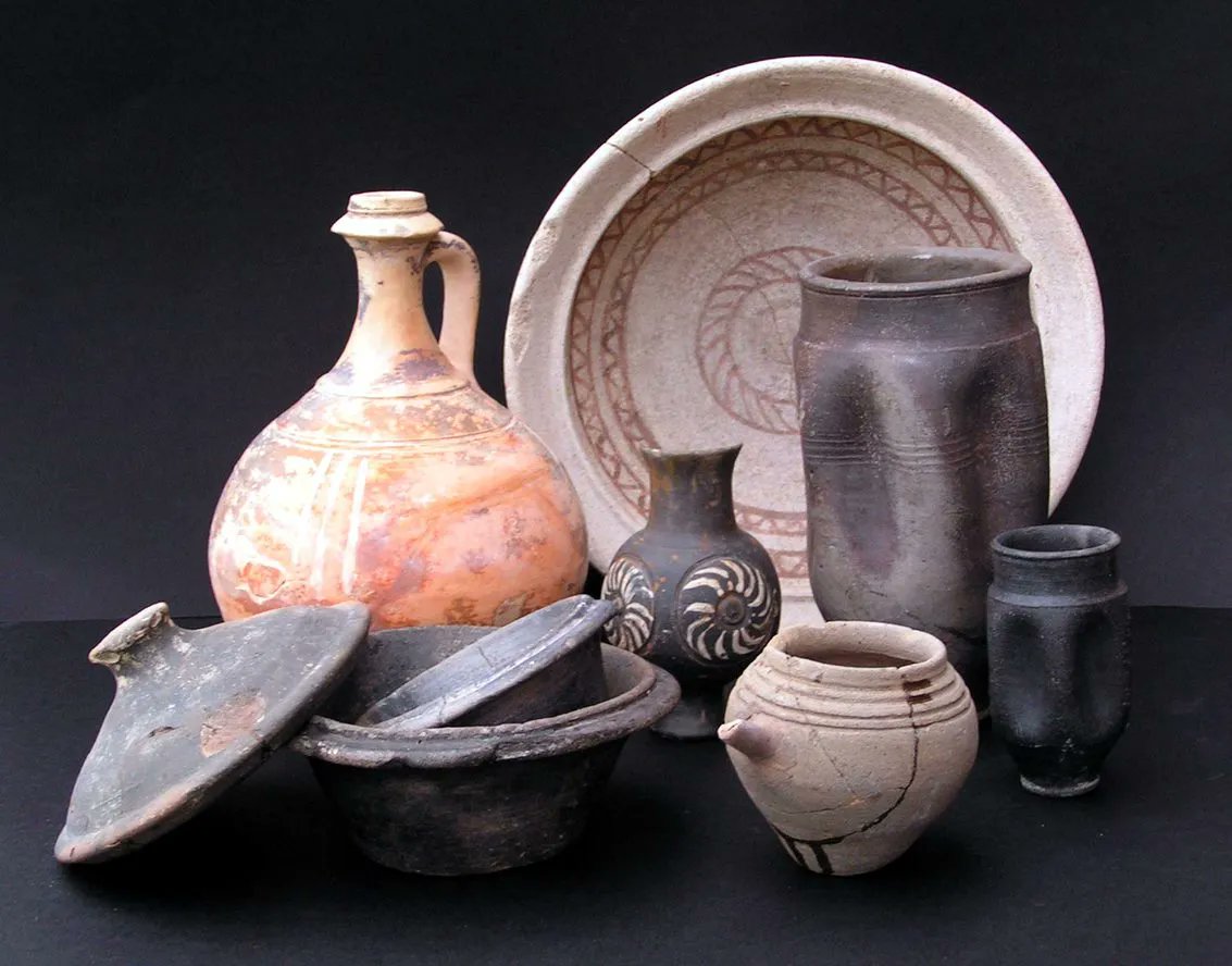 #Pliny described pottery ‘a kindness of Mother Earth beyond description’. He wondered at their limitless use in everyday life. #Pottery is the most common find in every excavation. #Rockbourne #RomanVilla have a great little collection of local #NewForest Ware. #RomanBritain