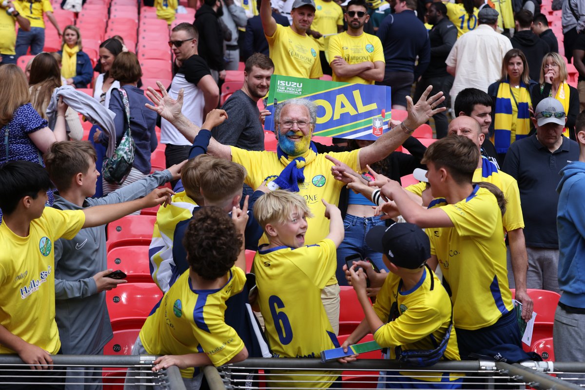 3️⃣ months on from the best day ever! 

Let us know what your favourite memory of the day we brought home the #FAVase, Yellafans 🤩

#WeAreAscot #YellaswinatWembley #IsuzuFAVase