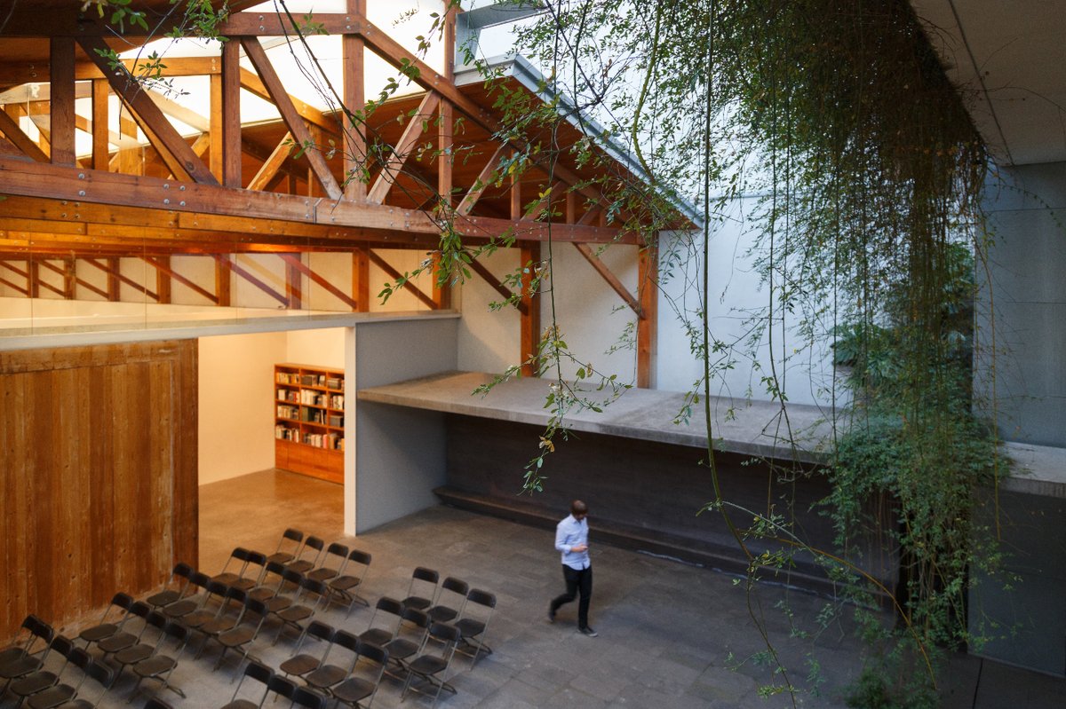 masa y vacío, color y pasión... Inscriptions are open for the planopli #architecturejourney to #mexico (Dec 8-20th, 2023)! Check the website for loads of photos &amp; info, a preliminary schedule and inscription modalities. Photo: @kalach_tax, galeria <a href="/kurimanzutto/">kurimanzutto</a> © Sigrid Decramer