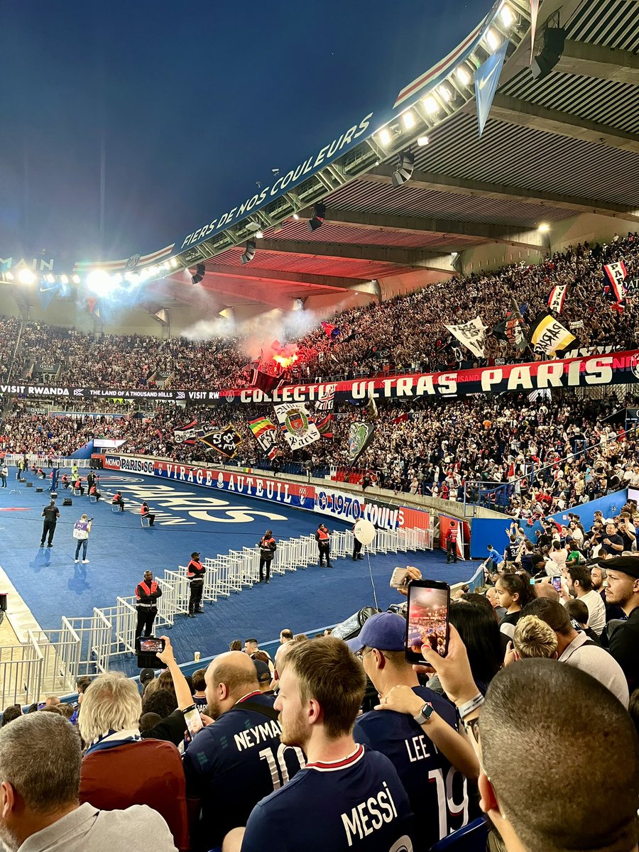 fdevanlay's tweet image. Back to #Parcdesprinces Yesterday with friends, #PSGLorient