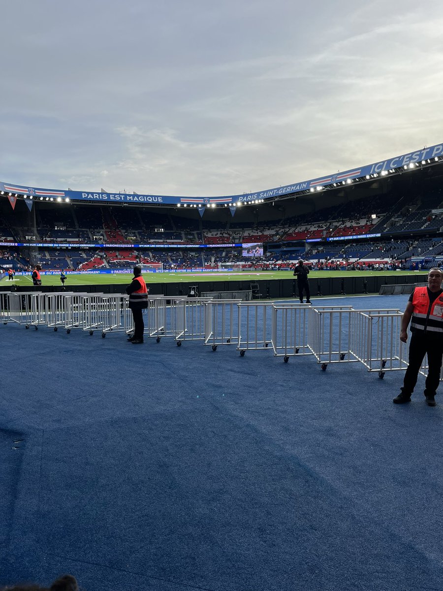 fdevanlay's tweet image. Back to #Parcdesprinces Yesterday with friends, #PSGLorient