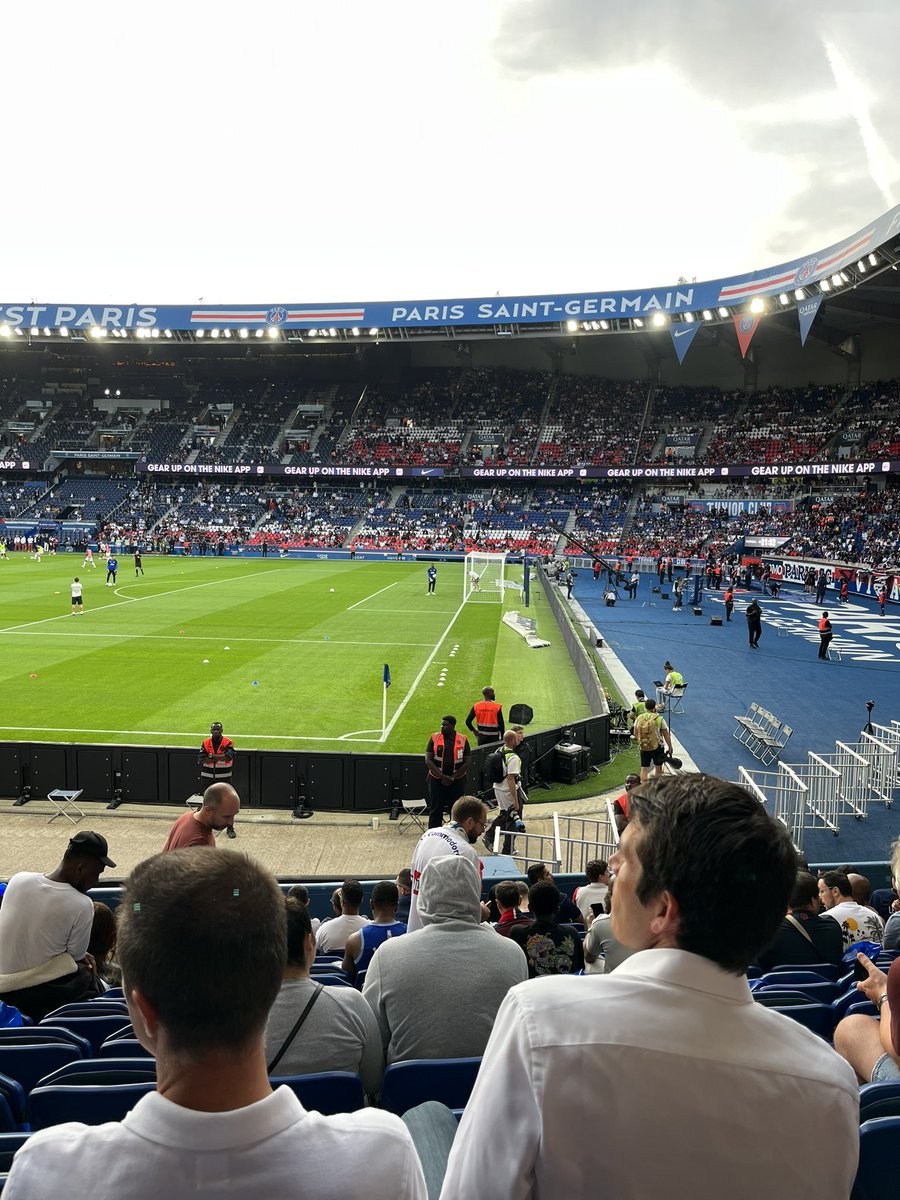 fdevanlay's tweet image. Back to #Parcdesprinces Yesterday with friends, #PSGLorient