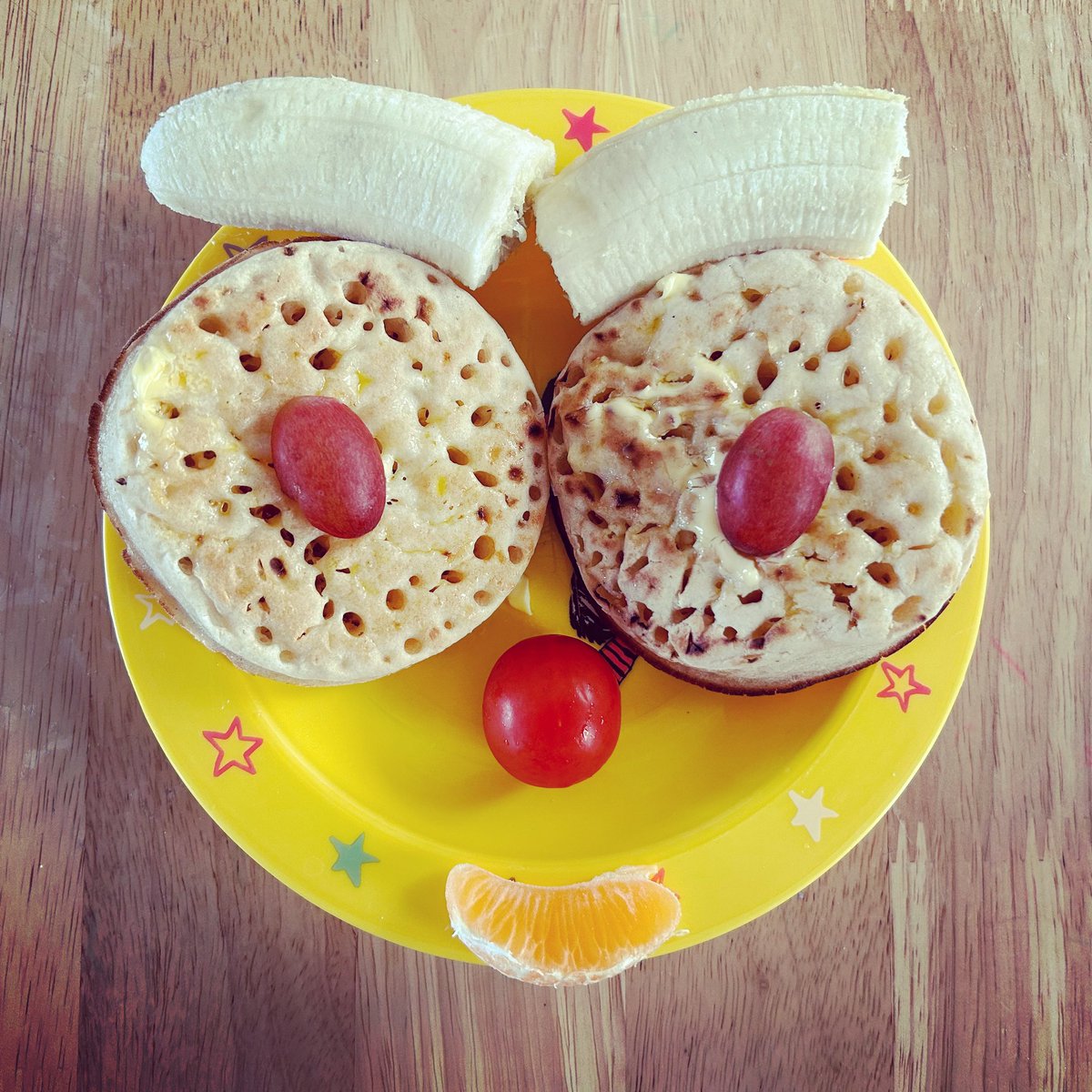 Albiestar's tweet photo. “You don’t need to eat it all mate, I just wanted to make a face.” #breakfastface https://t.co/w9phDbBBIE
