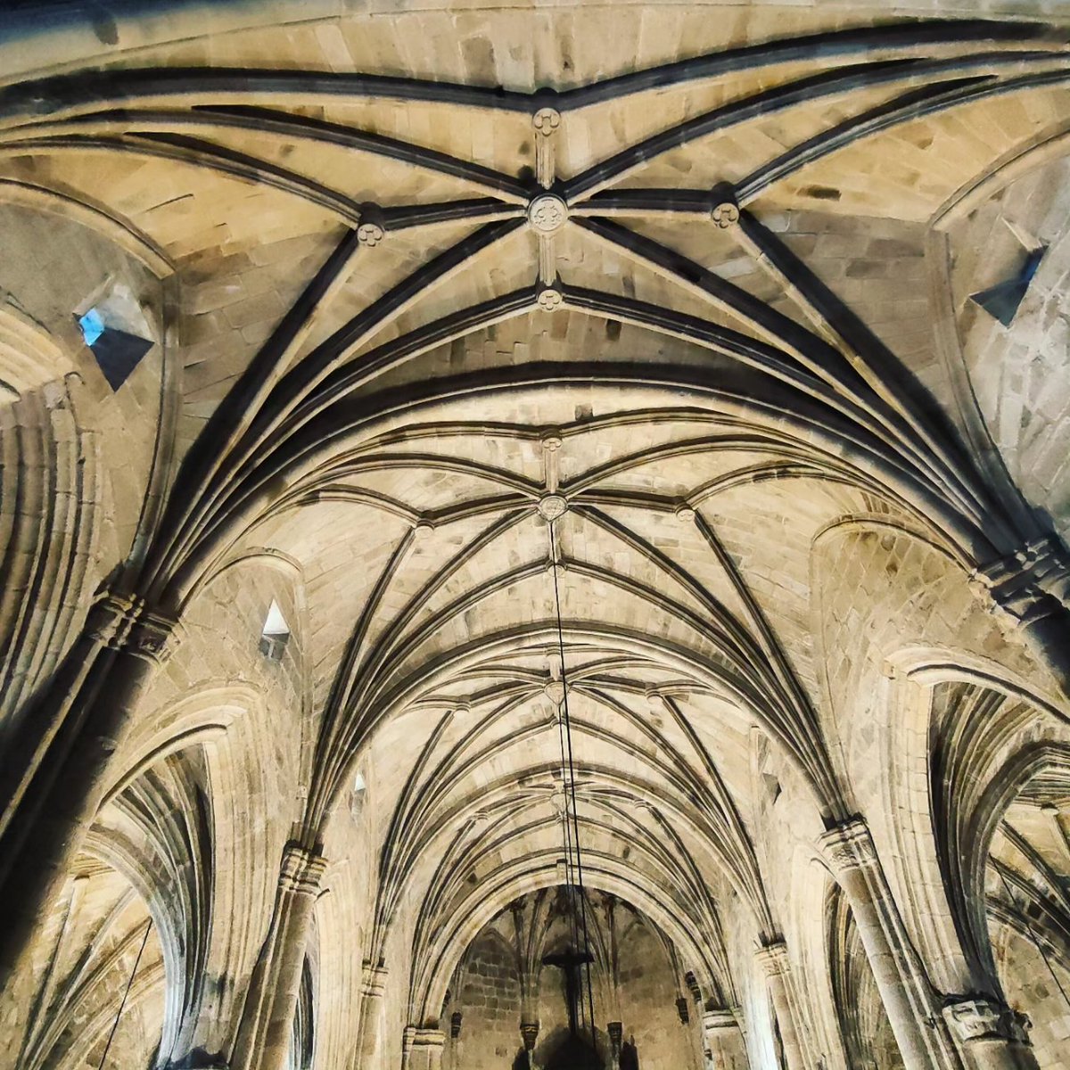 "Es la emoción de ver, como si fuera por primera vez, la pura existencia de las cosas [...] Se trata de todo un cosmos, de todo un universo hecho presencia." 
Antoni Tàpies
<a href="/Concatedralcc/">Concatedral Cáceres</a>
#Caceres