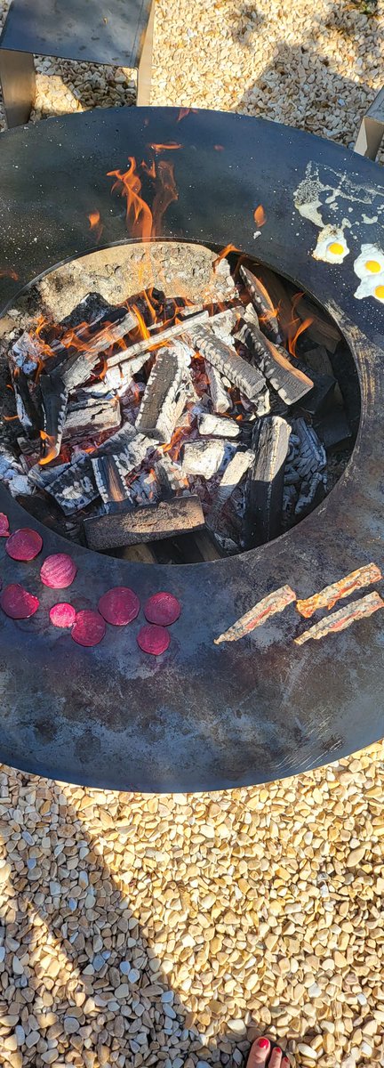 <a href="/BlumWalo/">WaloBlum</a> <a href="/gerhardpfister/">Gerhard Pfister 🤍💙💛</a> <a href="/nicolebarandun/">Nicole Barandun</a> <a href="/BirgitOstertag/">Birgit Ostertag</a> <a href="/patrickjauch/">Patrick Jauch</a> <a href="/Blitzsche/">Daniel Fritzsche</a> <a href="/NeuhausC/">@Neuhausc</a> <a href="/michaelzeugin/">Michael Zeugin</a> <a href="/FlurinCapaul/">Flurin Capaul</a> <a href="/CavegnReto/">Reto Cavegn</a> <a href="/harrybruppacher/">Harry Bruppacher</a> <a href="/hjboesch/">Hans-Jakob Boesch</a> <a href="/YasiBourgeois/">Yasmine Bourgeois-Strasser</a> <a href="/DieMitte_ZH/">Die Mitte Kt. Zürich</a> <a href="/fdp_zh/">FDP Kanton Zürich</a> Zum Trost haben wir heute Morgen den Feuerring eingeheizt - die erste Rande aus dem Garten und die Wachteleier, welche wir gestern aus dem Entlebuch mitgebracht haben.🍀