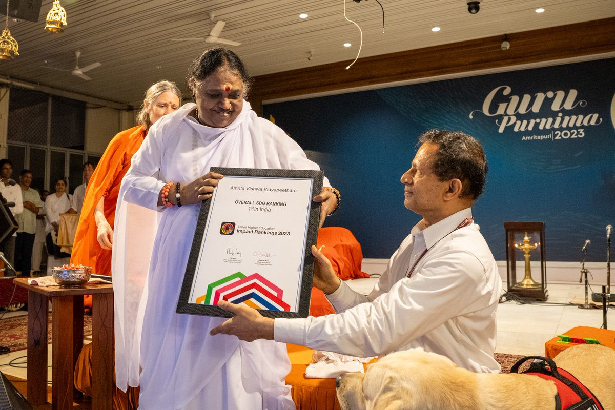 #Amma received the Times Higher Education plaque announcing <a href="/AMRITAedu/">Amrita Vishwa Vidyapeetham</a> as India’s highest #ranked varsity in THE #Impact Ranking 2023.Amrita is ranked 52nd globally out of 1,591 universities from 112 countries/regions.

Read: indianexpress.com/article/educat…

Also:
amrita.edu/rankings