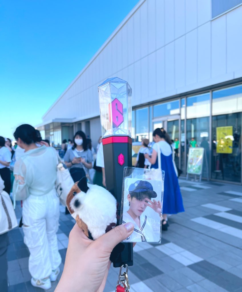 pwj1295's tweet photo. 幸せな時間でした🥹💓日本人ウン君のトーク流石だし、ドンヒョンビジュの破壊力最強だし、デフィは圧巻の歌声と表情に魅せられました。推しはごにょごにょ呟いていたかと思えば、風船でリフティングしていて相変わらずでした😌😌いぇっぴに元気をもらったので、また明日から頑張ります！#AB6IX https://t.co/mux6t3QTb1