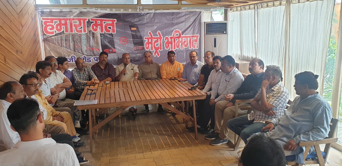 Vipul_ban's tweet photo. Demand for #UnderGroundMetroOnMGRoad has united people from all sectors to join the movement, strength is building, people of #Agra r now demanding. What a satisfying experience 🤗
@OfficialUPMetro
@myogiadityanath
@narendramodi
@HardeepSPuri
@CMOfficeUP
@spsinghbaghelpr https://t.co/U0Oi0SGch0