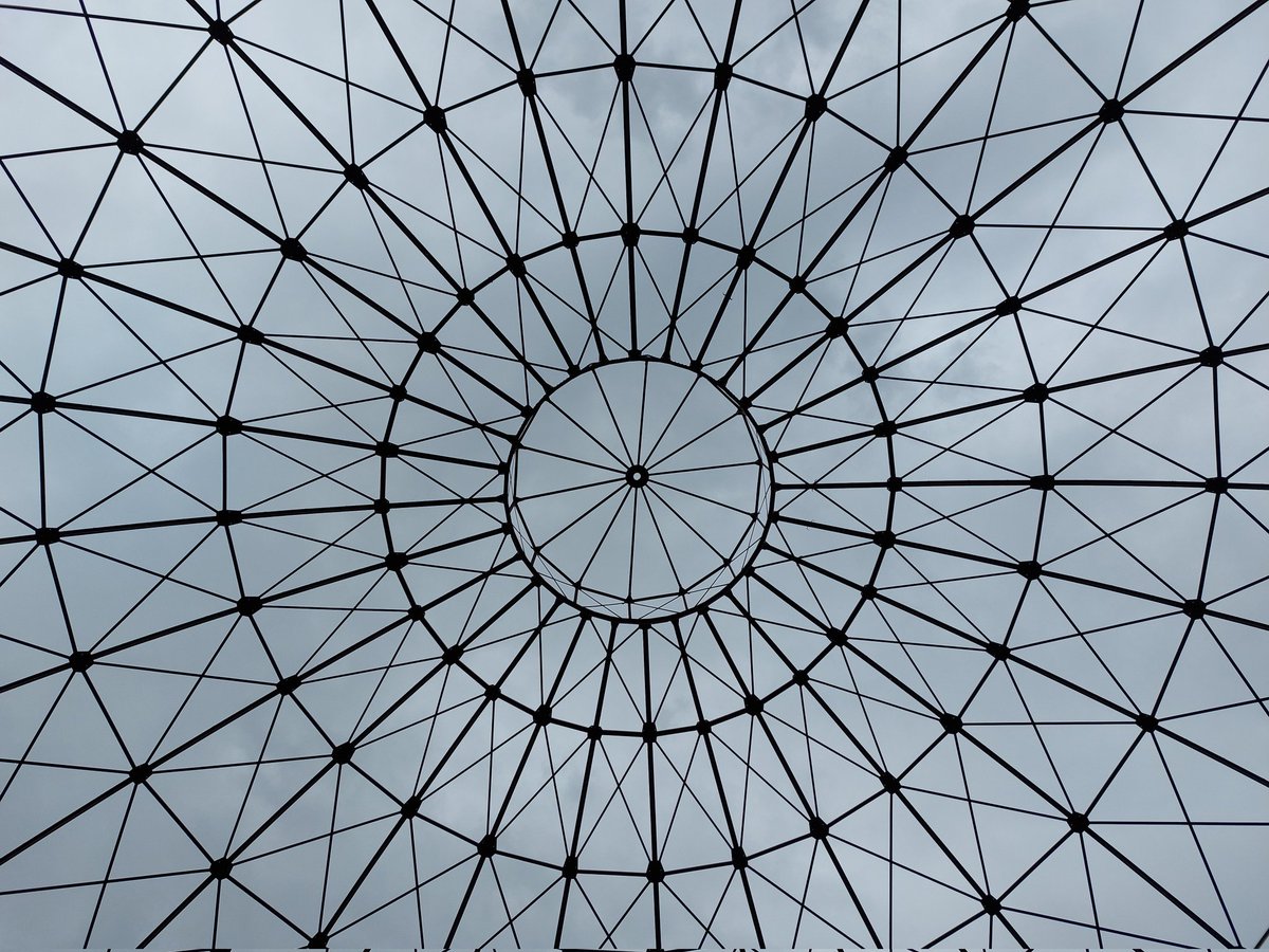 travelthommi's tweet photo. Kunst in #Leipzig. Wenn Ihr einmal in Leipzig seid, lohnt sich der Besuch des #Säulengarten am Hauptbahnhof und des #Panometer von dem Künstler #Asisi. Derzeit gibt es eine Ausstellung zu 9/11 New York. Ich fand es sehr beeindruckend. https://t.co/3EmHhYjkes