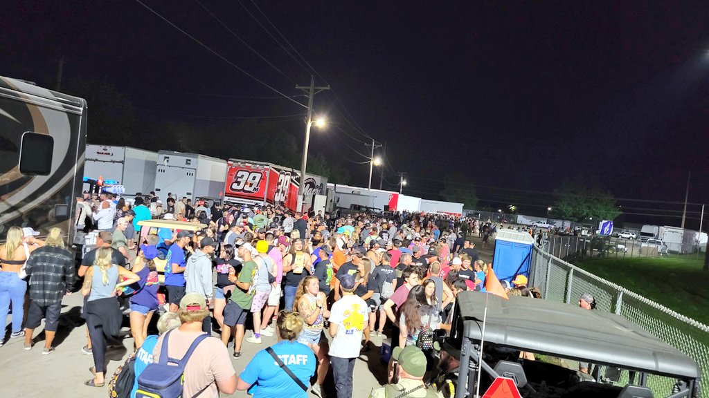 AlwaysRaceDay's tweet photo. Turns 3 and 4. 3:20 a.m. 

The Knoxville Nationals. https://t.co/xAjQRmEmHa