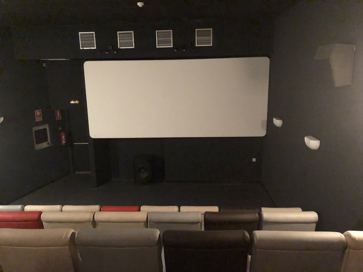 PiluLleida's tweet photo. Sessió matinal de cinema. Quasi tota la sala per a nosaltres. @Screenboxlleida
Butaques reclinables i comodíssimes. https://t.co/guRt4KFKiy